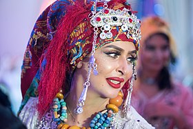 La vestimenta marroquí, reflejo de la genialidad artesanal 10 280px Femme Amazigh