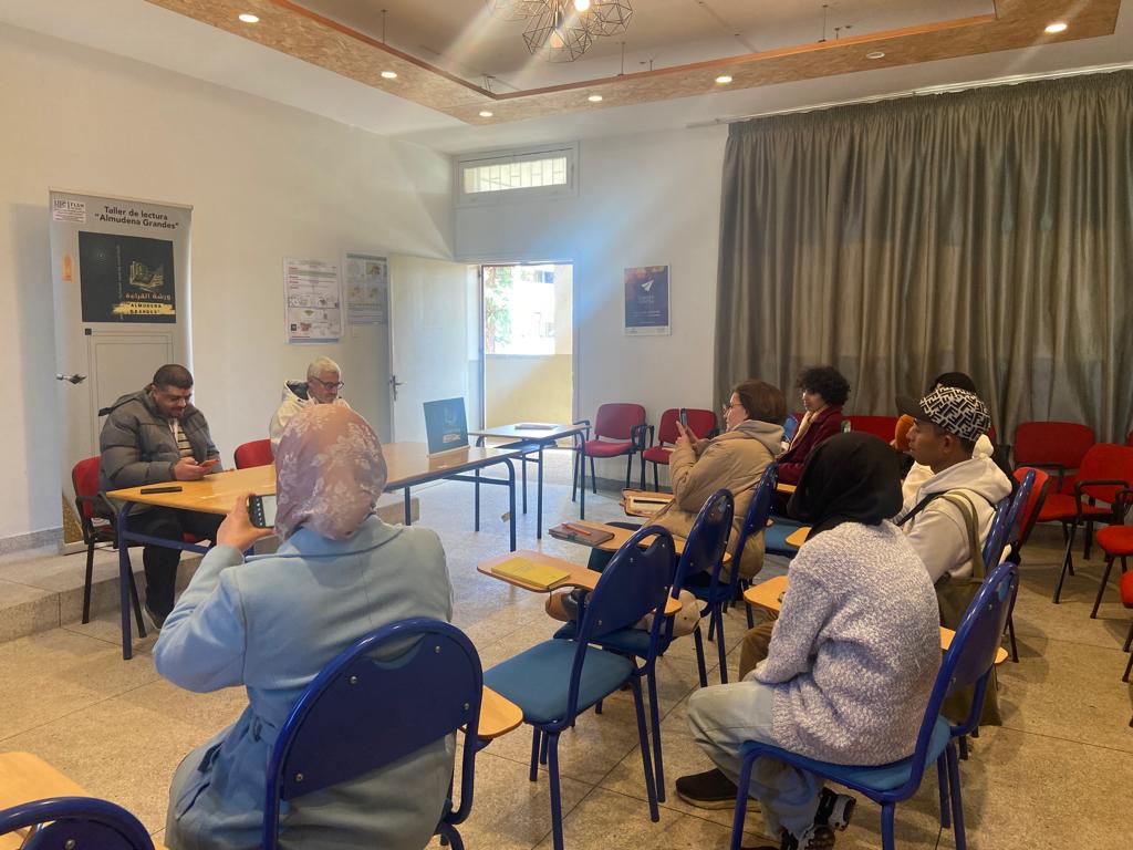 El Taller de Lectura ‘Almudena Grandes’ celebra en Casablanca el Día Mundial de la Poesía 2 IMG 20240328 WA0013