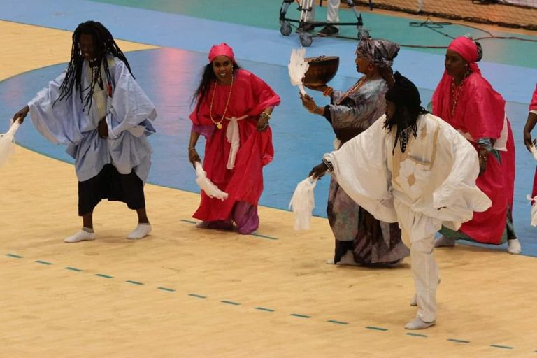 La capital del Sáhara marroquí vibra con folklore, color y espectáculo al abrirse los Campeonatos de África de Clubes de Balonmano (fotos) 2 FB IMG 1728606058899 768x512 1