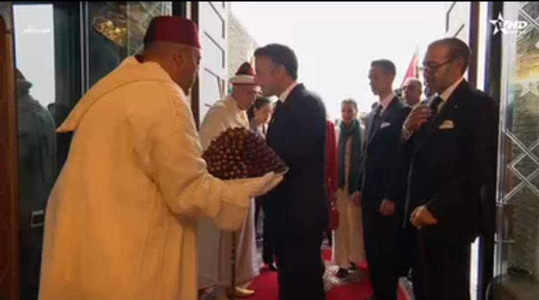 El Rey recibe en Salé al presidente francés Macron y su esposa Brigitte 2 IMG 20241028 WA0025