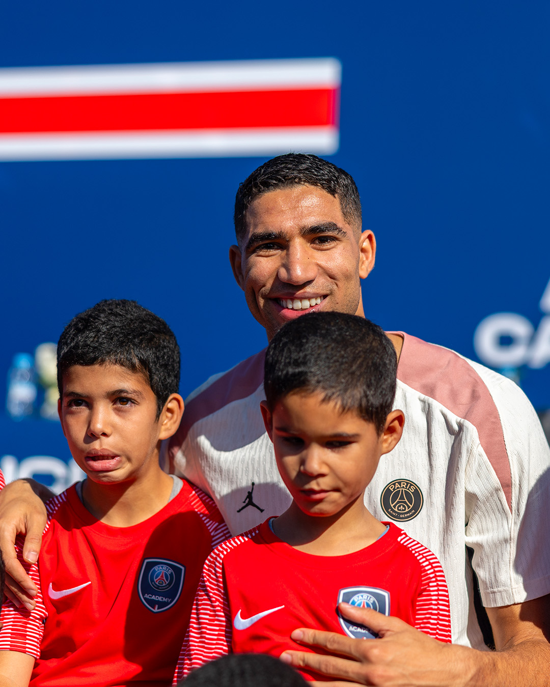 Hakimi encabeza la apertura de la Academia del PSG en Casablanca 2 20241112 122912