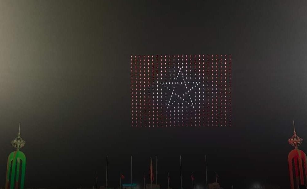 Cerca de 500 drones iluminados llenan el cielo de la capital del Sáhara marroquí en celebración de la Marcha Verde (fotos) 4 IMG 20241106 WA0191