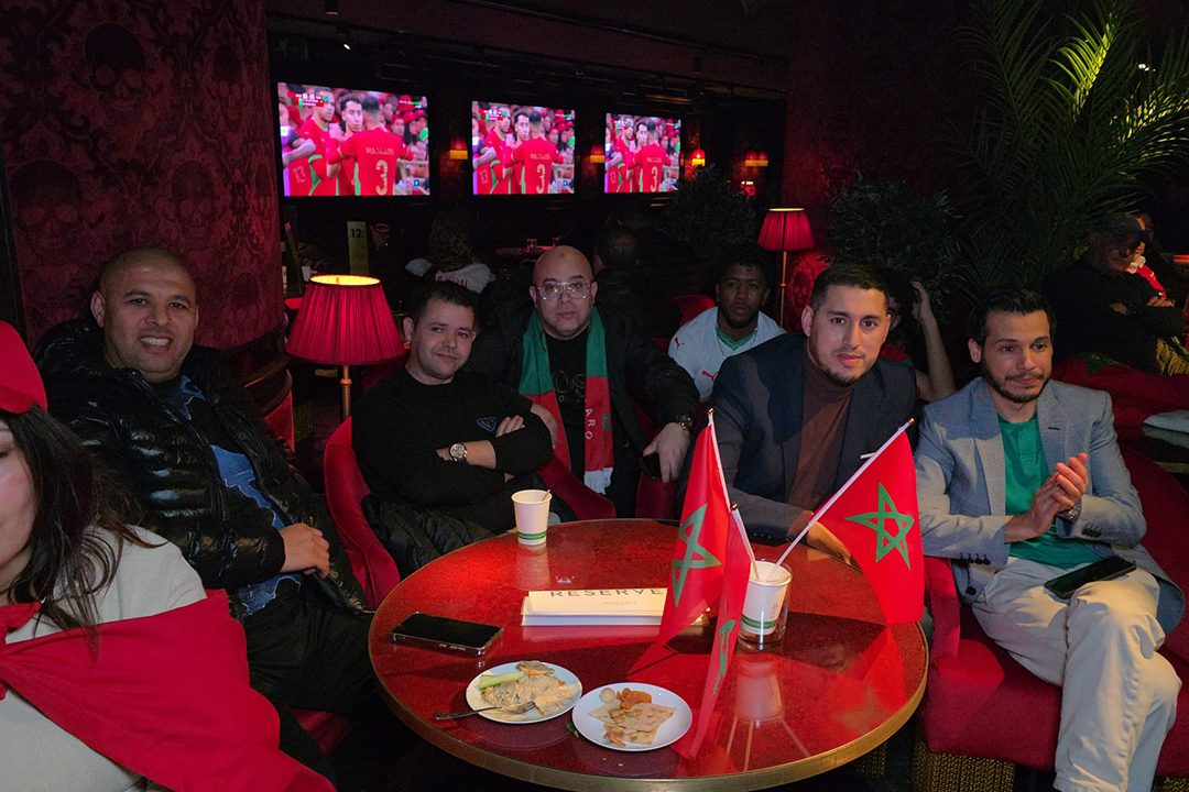Consulado de Marruecos en Barcelona homenajea a Badou Zaki y festeja avance marroquí en la Copa África 2 003