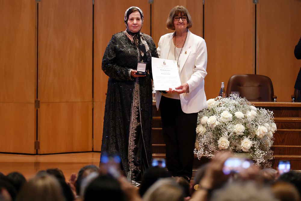 Medalla a embajadora de Marruecos L 07.jpg