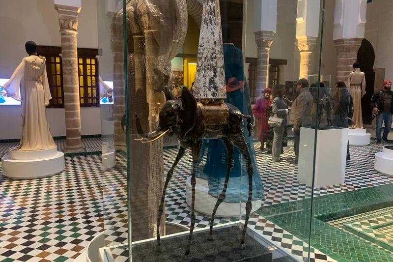 Rabat acoge diálogo artístico entre el caftán marroquí y el surrealismo de Salvador Dalí 1 caftan 2