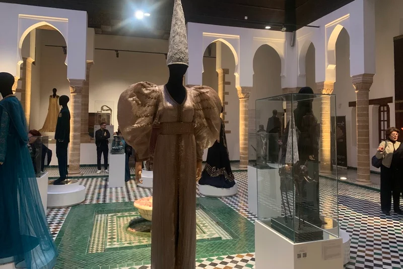 Rabat acoge diálogo artístico entre el caftán marroquí y el surrealismo de Salvador Dalí 2 caftan 4
